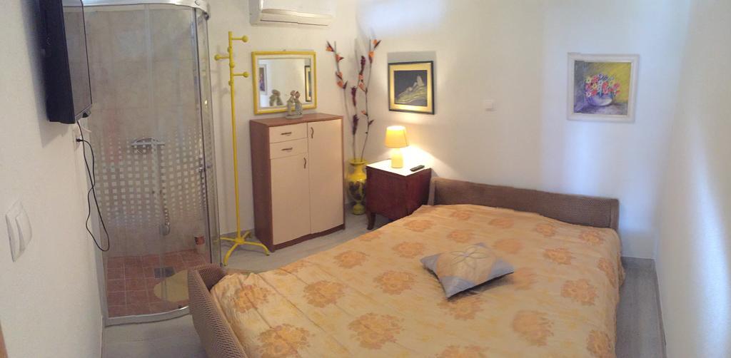 Apartment Greis Razanj Exterior photo